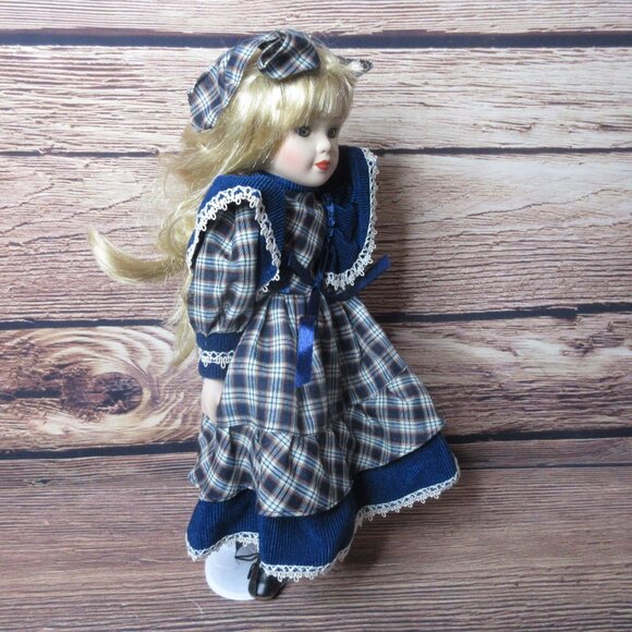 UniQue Porcelain Doll Limited Edition 16" - Llly - Picture 5 of 11